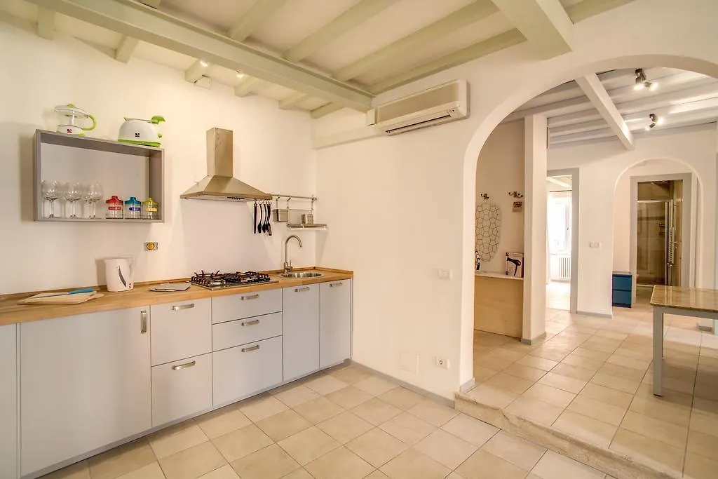 Three Bedroom Apartment Campo Dei Fiori-1