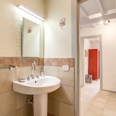 Three Bedroom Apartment Campo Dei Fiori-2